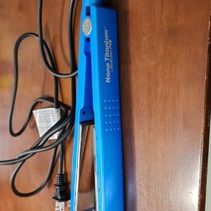 Babyliss Pro Nano Titanium flat iron.
